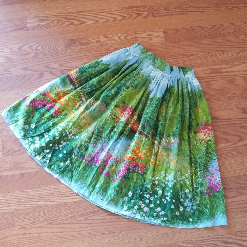 Tea time, mid length skirt